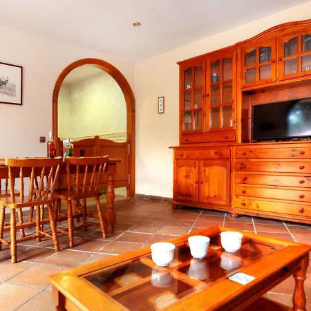Holiday Porto Pi بيت للعطل *